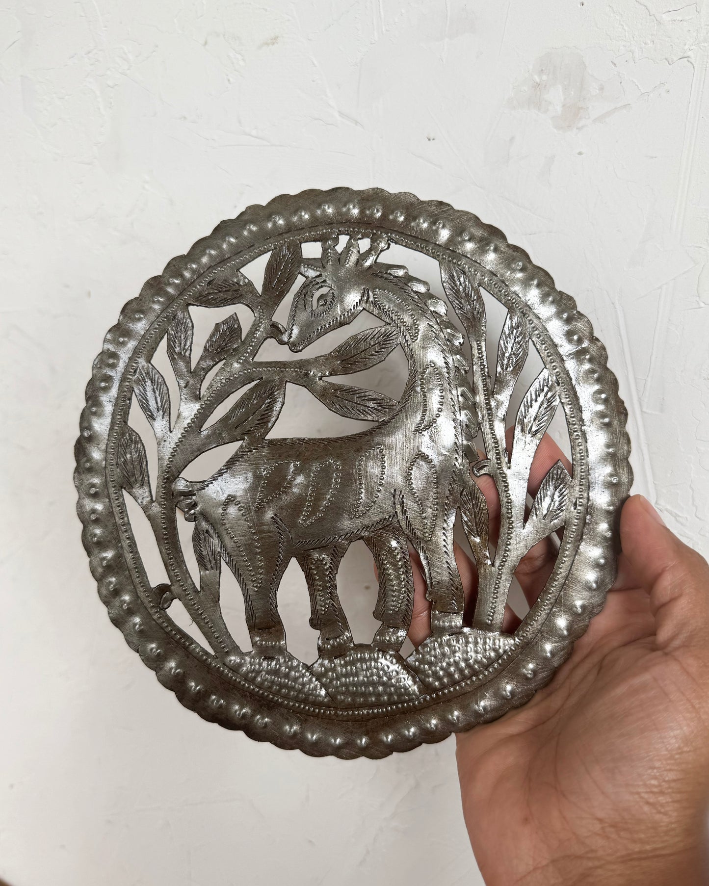 Round Giraffe Metal Wall Art