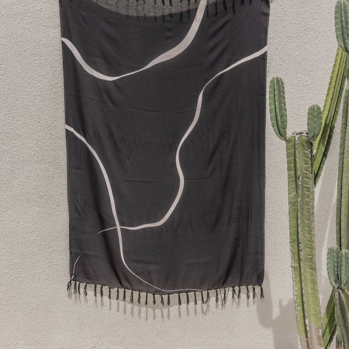 Organic Lines Tapestry - Black