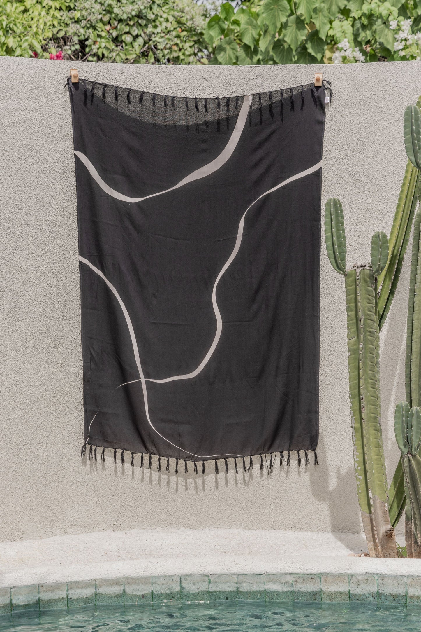 Organic Lines Tapestry - Black