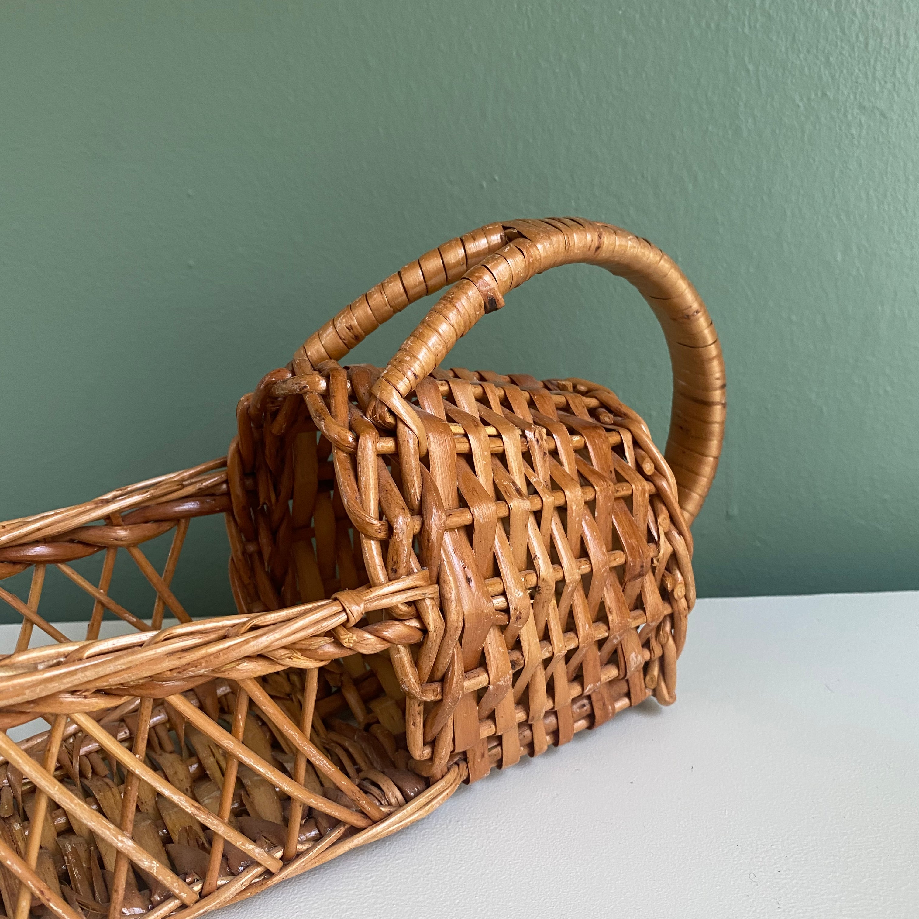 Vintage Wine Pouring Basket