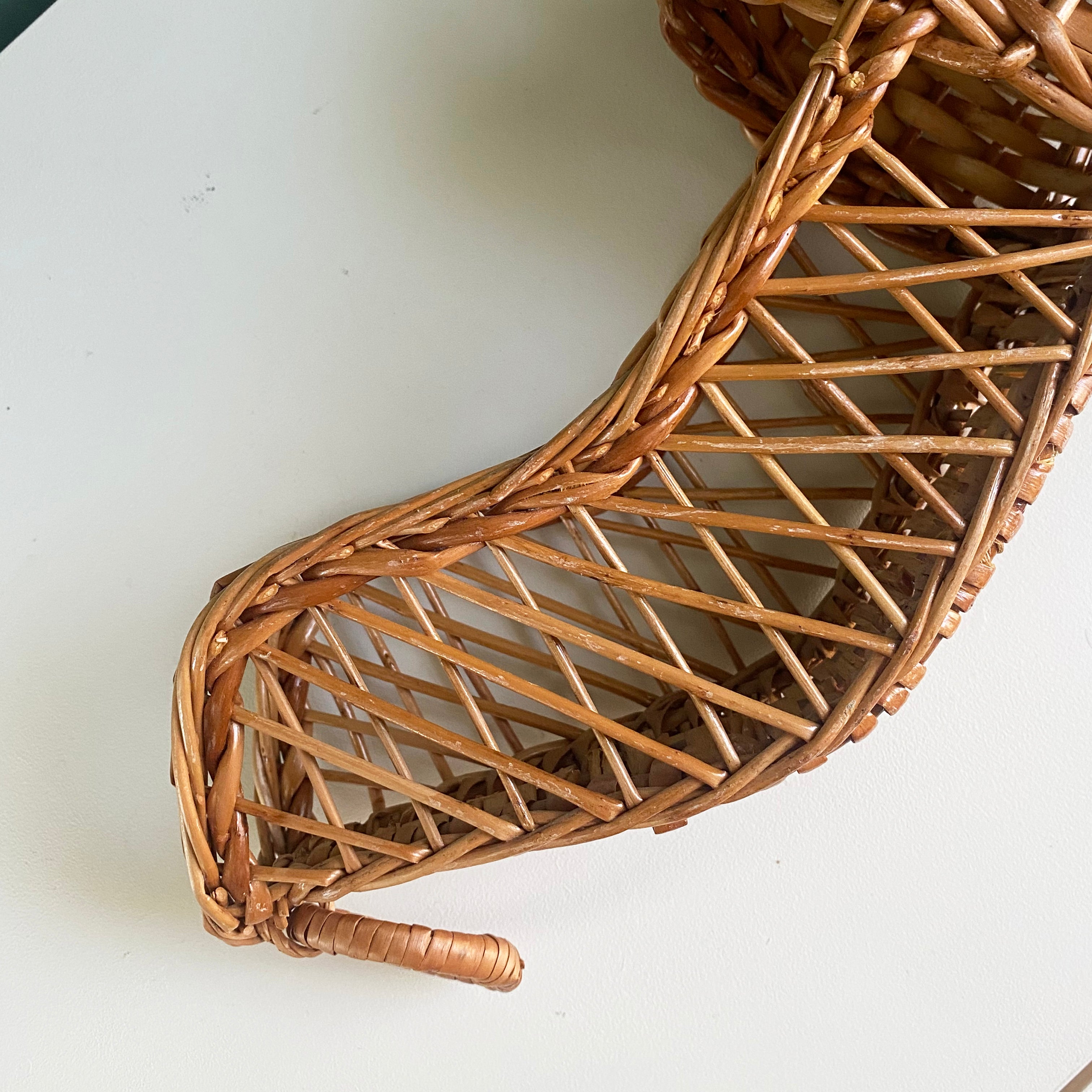 Vintage Wine Pouring Basket