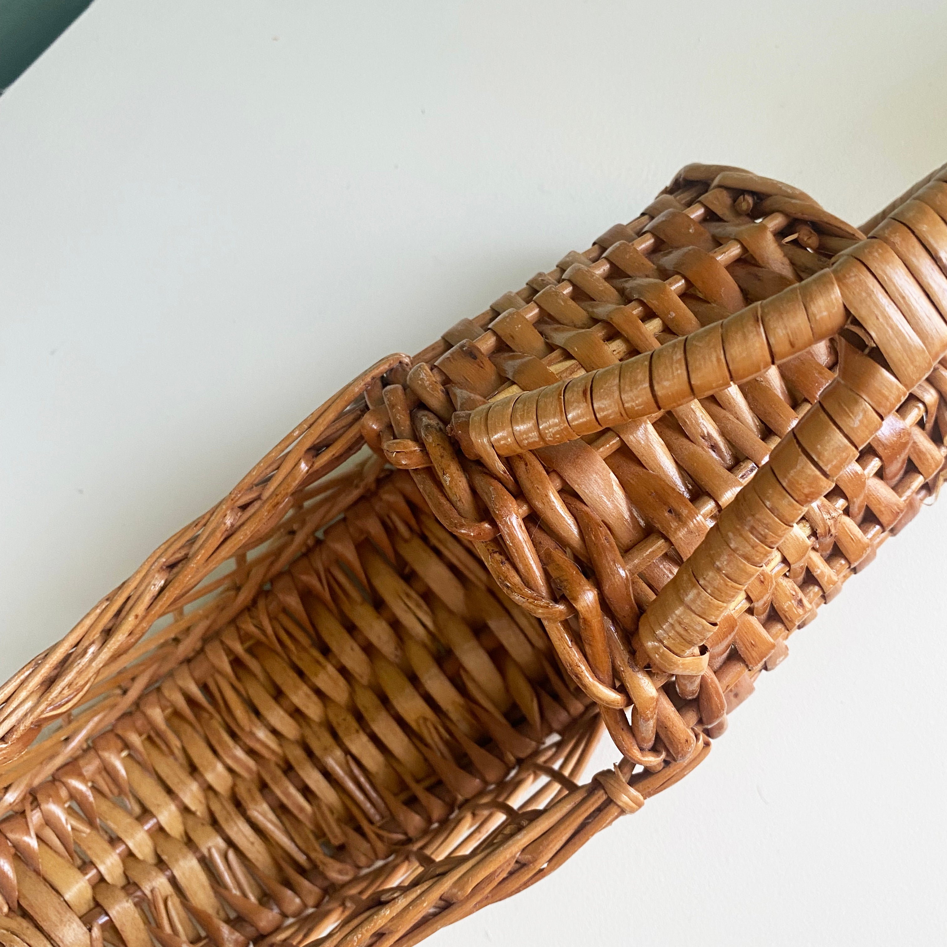 Vintage Wine Pouring Basket