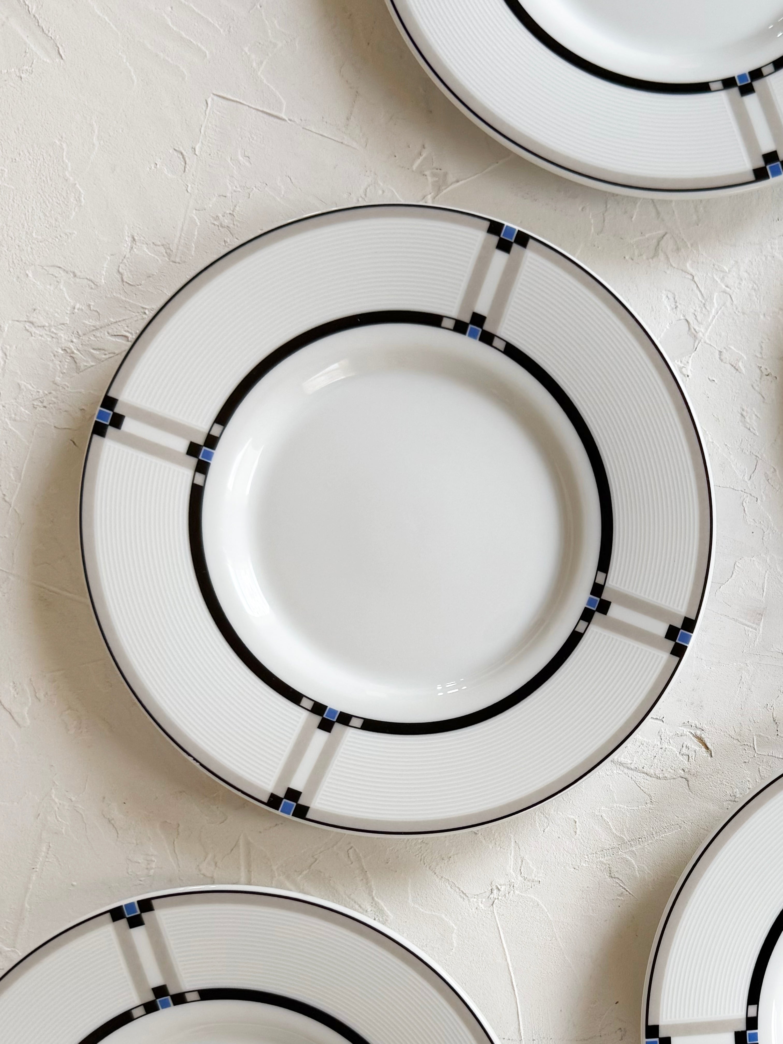 Modern Ribbed Accent Snack Plate