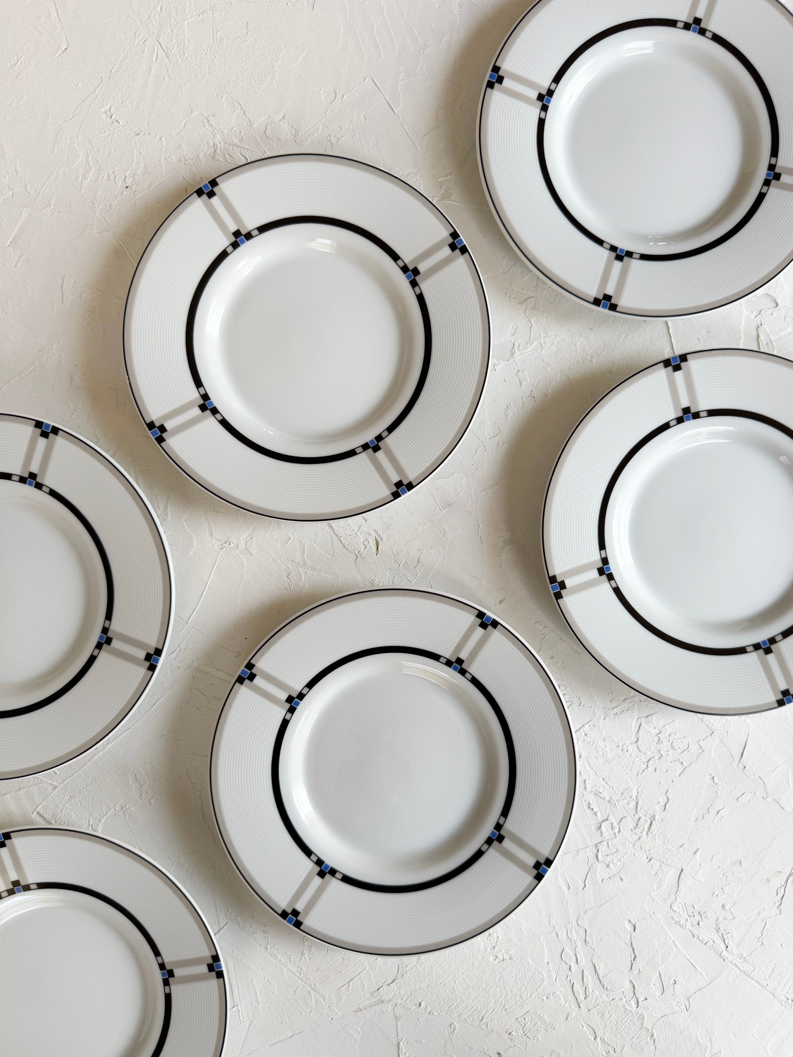 Modern Ribbed Accent Snack Plate