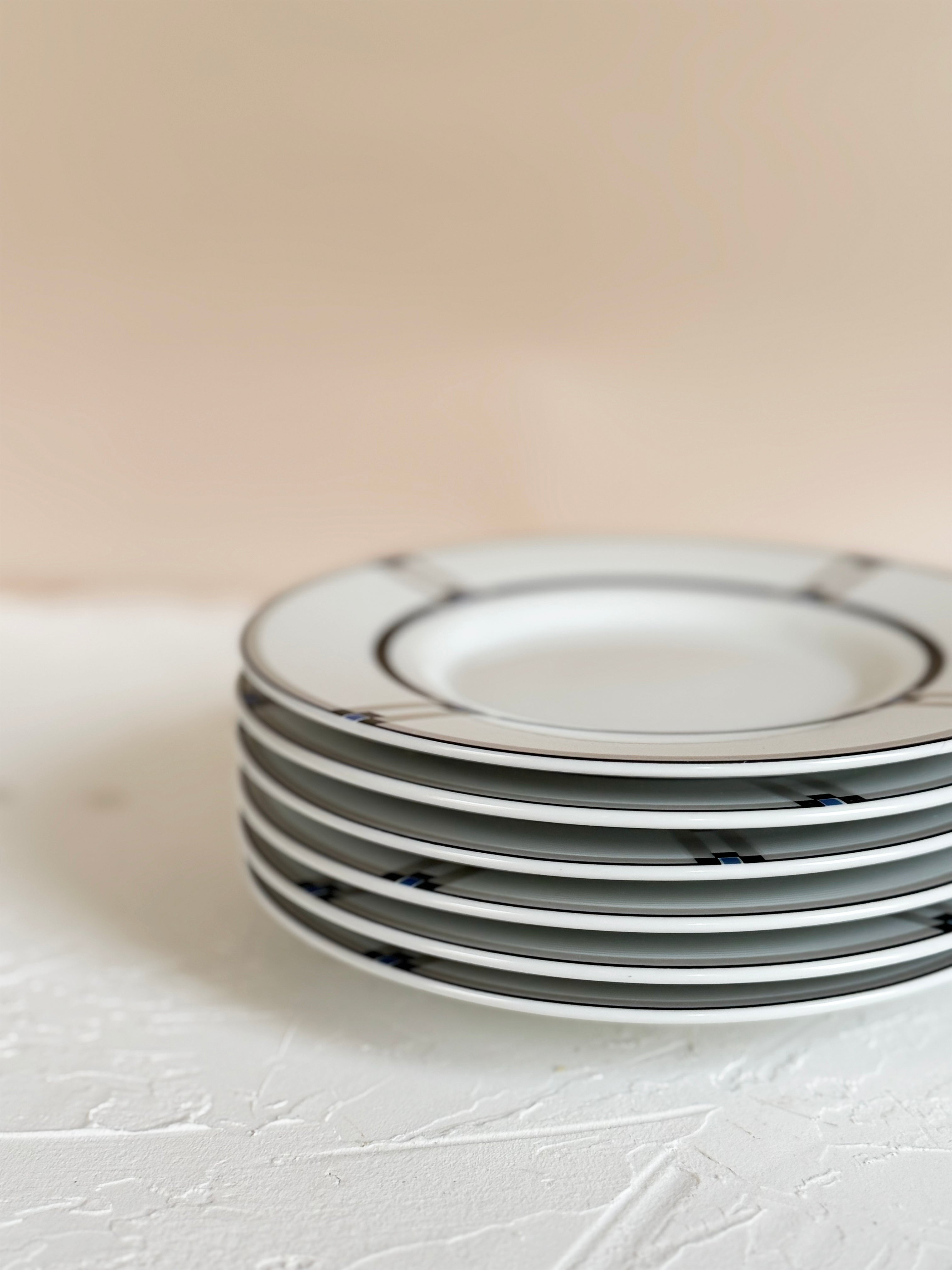 Modern Ribbed Accent Snack Plate